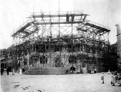 Datei:Helmstedter Rathaus eingerüstet.jpg