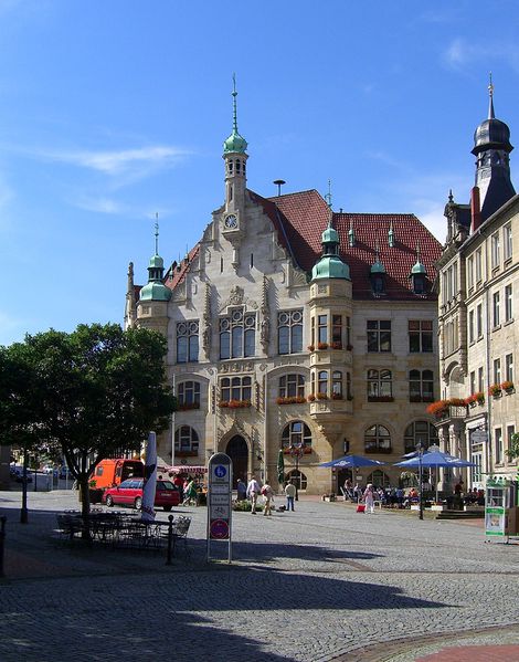 Datei:Helmstedt Markt und Rathaus.jpg