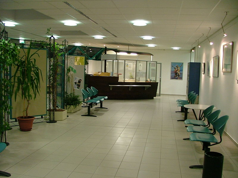 Datei:Julius-Bad Kassenbereich.jpg