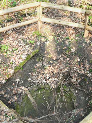 Datei:Elmsburg Brunnen.jpg