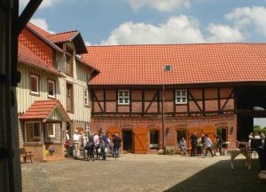 Wassermühle Liesebach Innenhof.jpg