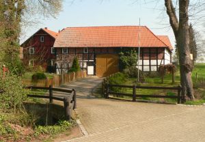 Wassermühle Liesebach Vierseithof Zugang.jpg