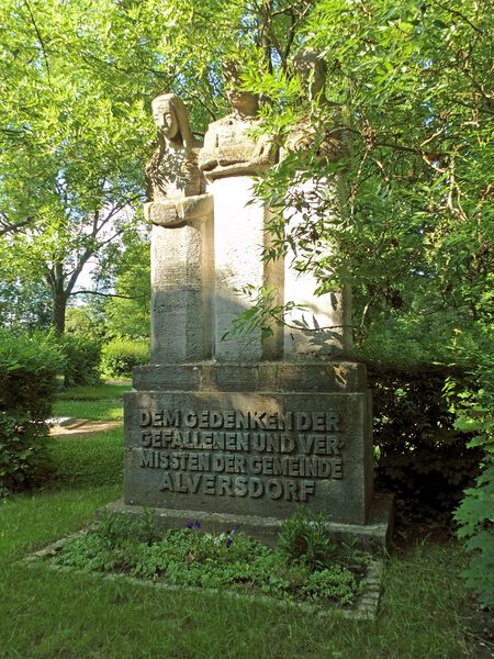 Datei:Alversdorf Denkmal 2WK.JPG