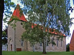 Glentorf Kirche Laengsseite.JPG